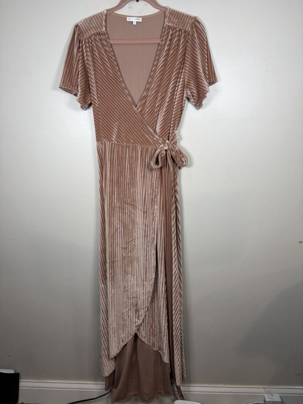 Baltic Born Andi Ribbed Velvet Wrap Maxi Dress Size Large Champagne Short Sleeve